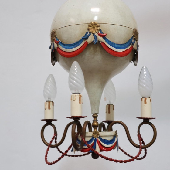 Image 1 of Lámpara de araña con globo aerostático de diseño francés Toleware, antigüedades modernas de los años 50