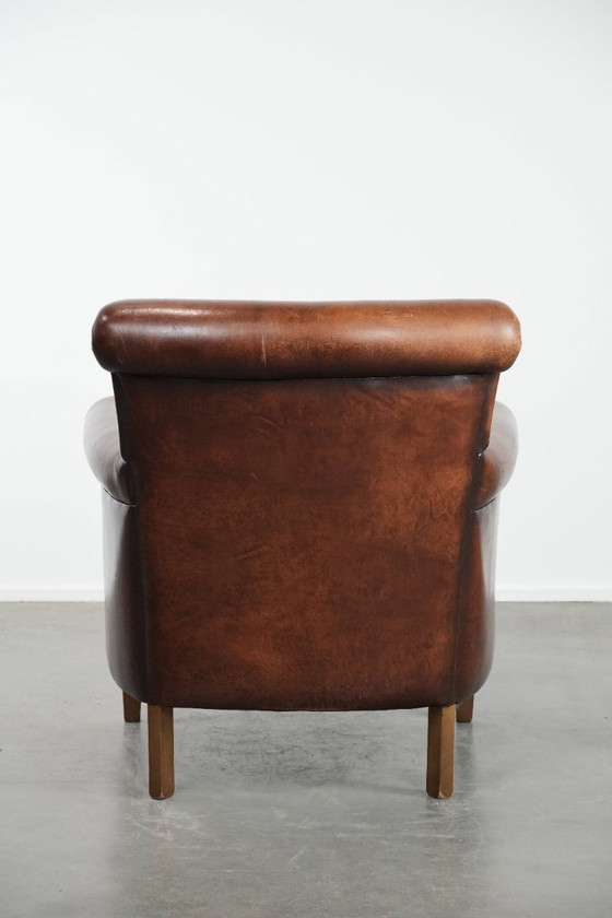 Image 1 of Poltrona in pelle di pecora dall'aspetto senza tempo e dal bellissimo colore scuro