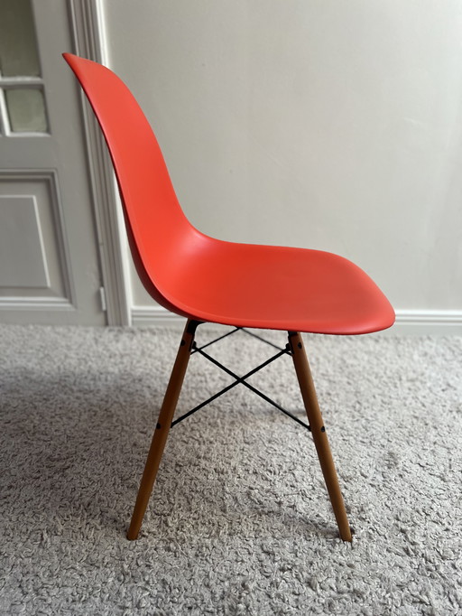Vitra Eames DSW original red