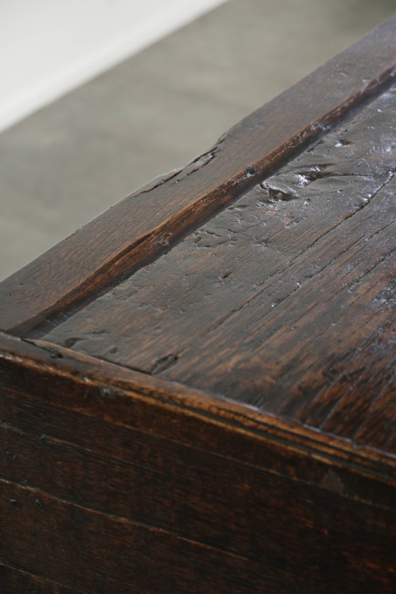 Image 1 of Antiek Engels eikenhouten dressoir met drie lades uit eind 17e/ begin 18e eeuw