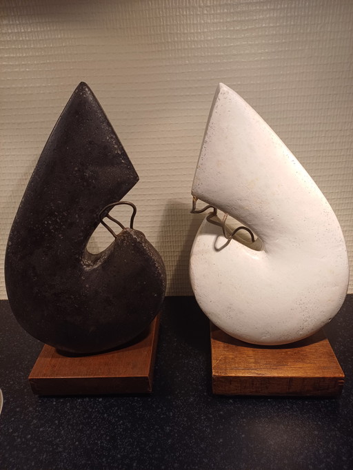 2 pièces sculpture noire et blanche figurine abstraite organique objets ying yang