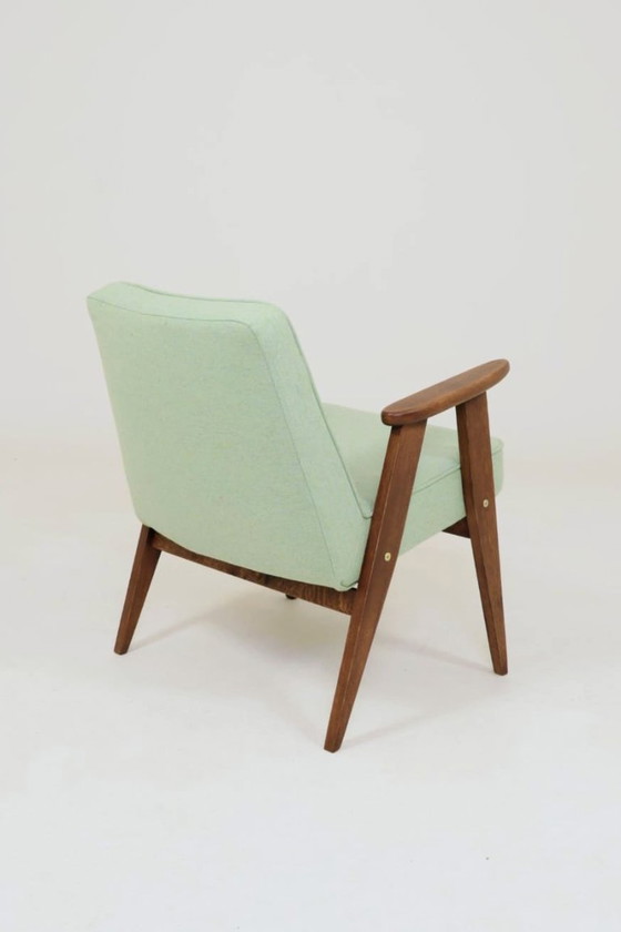 Image 1 of Scandinavische fauteuil met pistachekleurige pastel wollen stof en eikenhout