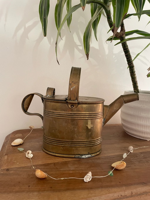 Vintage English oil can
