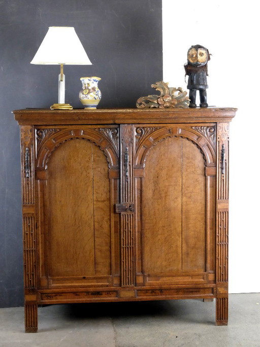 Armoire voûtée hollandaise du 17e siècle / Armoire voûtée hollandaise du 17e siècle