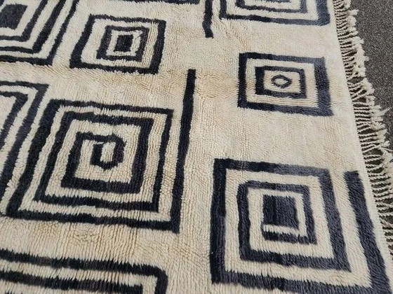 Moroccan Berber rug in cream and black 300x200 cm – spiral geometric pattern – Rugs & carpets, Wool, Cotton (photo 10 of 11)