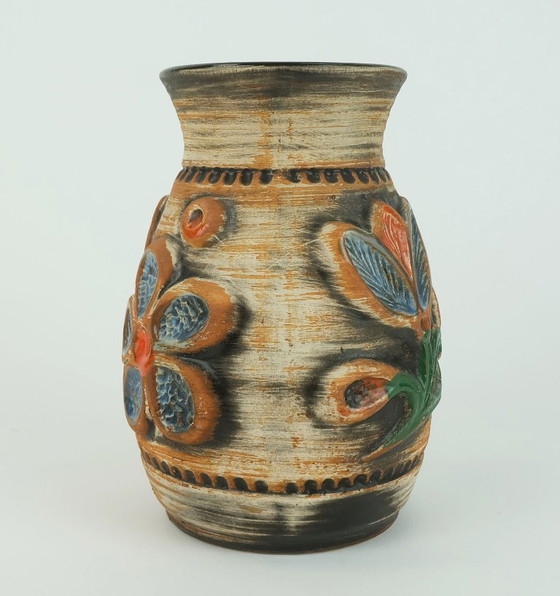 Image 1 of VASO in ceramica anni '60 con decoro floreale in rilievo multicolore modello 94 17