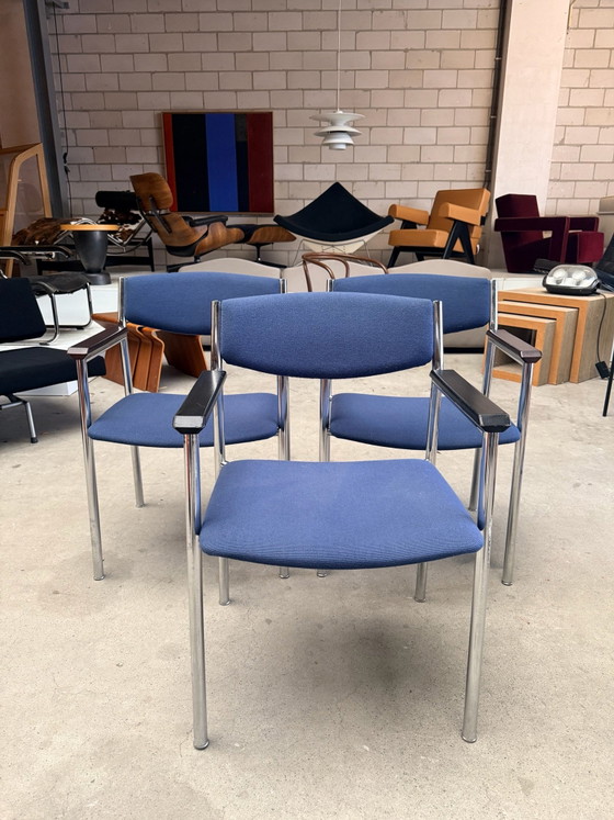 Vintage model 60 chair, Gijs van der Sluis (stock: 3), Armchairs, Textile, Wood, Blue (photo 8 of 15)