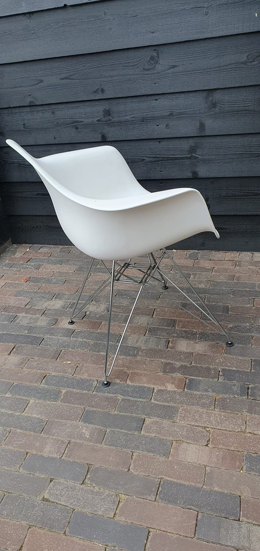 6 Vitra Eames DX chairs
