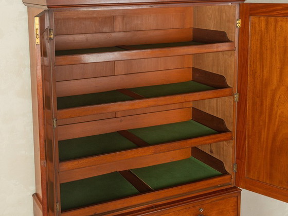 Image 1 of Armoire à linge des années 1840, meuble de buanderie, vintage