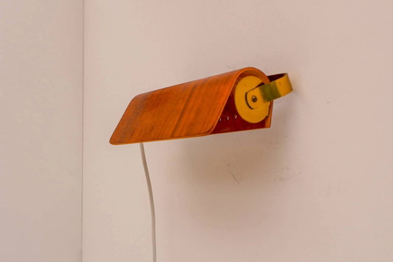 Image 1 of Applique murale vintage en teck. Lampe murale scandinave classique du milieu du siècle.