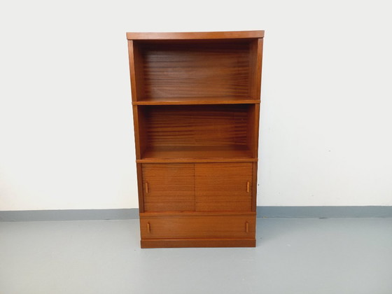 Image 1 of Librería antigua de madera de roble de la década de 1960.