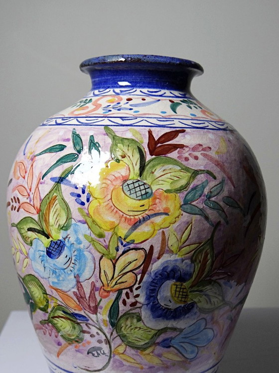Vaso vintage portoghese in terracotta smaltata con decorazione floreale dipinta a mano. – Vasi, Ceramic (photo 4 of 13)