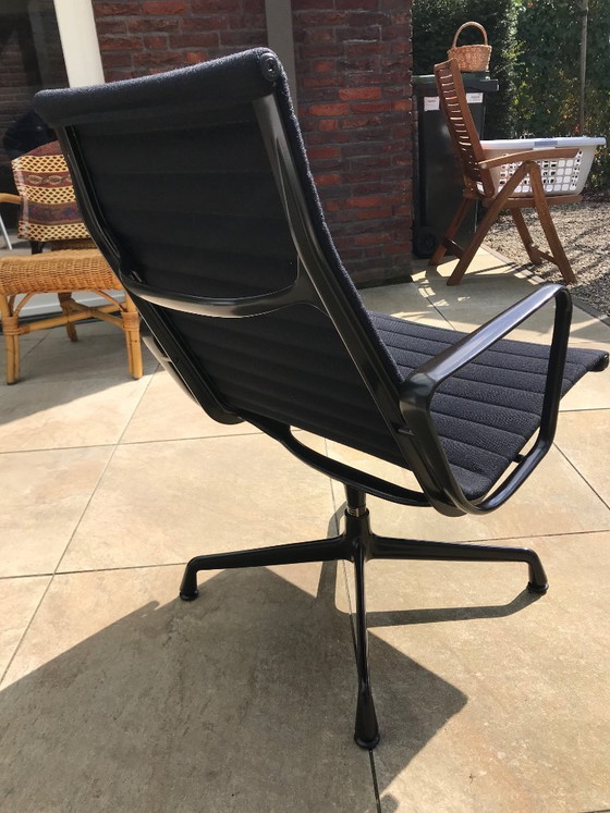 Image 1 of 2 x Vitra Eames EA 115 fauteuils