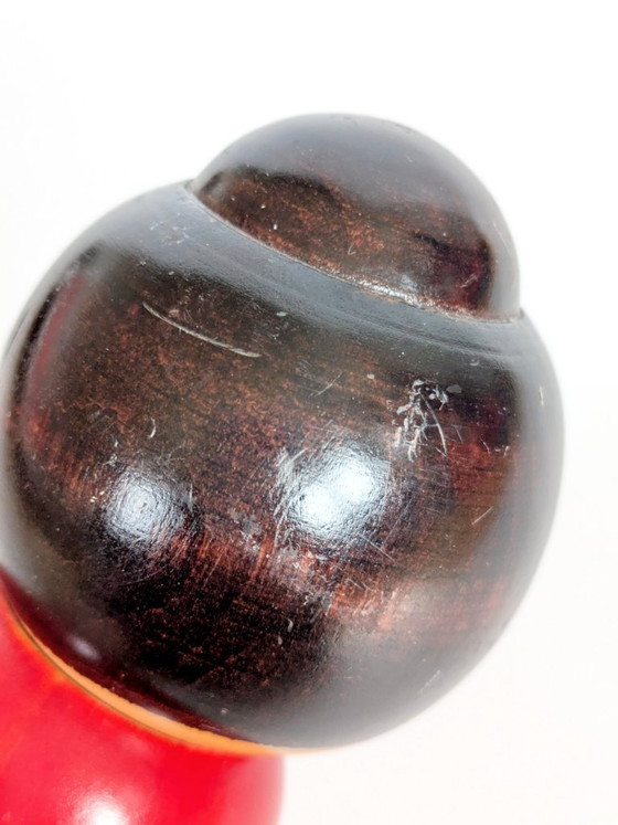 Image 1 of Poupée Kokeshi vintage, figurine en bois d'art populaire japonais, à motif floral rouge, style Wabi-Sabi