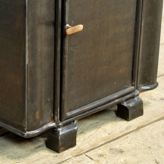 Table de chevet en fer, vers 1930 – Tables de nuit, Iron, Metal (photo 8 of 10)
