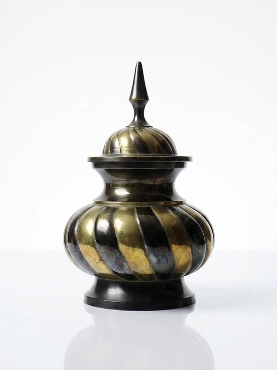 Vaso coperto in ottone ritorto, artigianato indiano vintage anni '60-'80., Stoviglie, Marrone (foto 2 di 13)