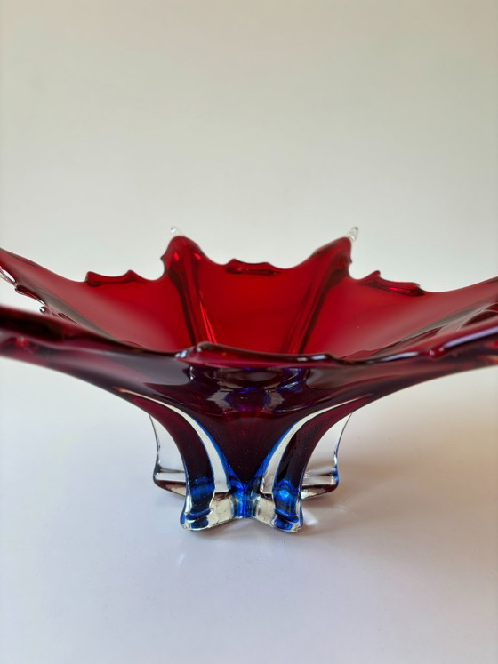 Image 1 of Striking Murano blown glass centerpiece – Ruby red and cobalt blue – Sculptural design