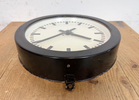 Image 1 of Horloge murale industrielle allemande noire, années 1950