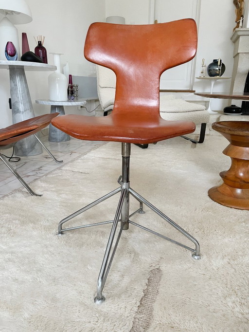 SILLA MARTILLO ARNE JACOBSEN_FRITZ HANSEN