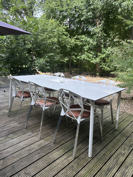 Image 1 of 6 Magis one Chairs + table in white version LP € 3500,-