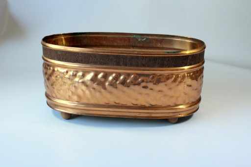 Beautiful copper jardiniere with brass base on wooden feet - vintage
