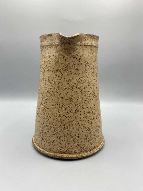 Brocca in gres smaltato beige screziato, ceramica francese realizzata a mano. – Stoviglie (photo 4 of 7)