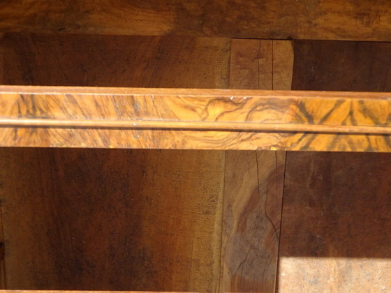 Image 1 of Commode Louis Philippe en noyer et ronce de noyer