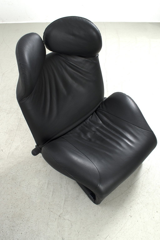 Fauteuil Cassina Wink en cuir noir design Toshiyuki Kita