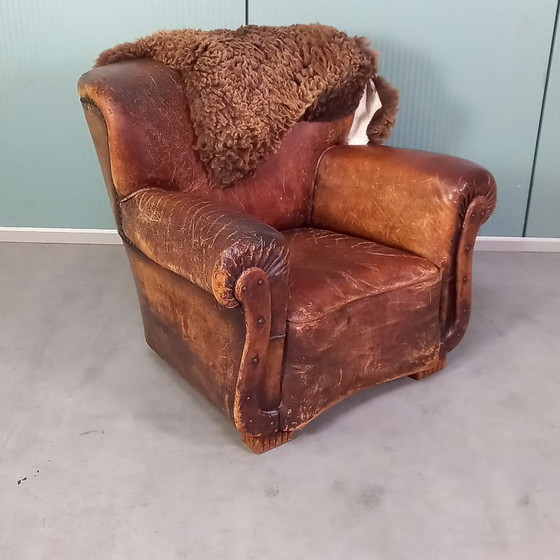 Image 1 of Poltrona in pelle borchiata del XIX secolo