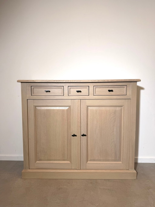 RR Interiors Oak Sideboard – dressoirs