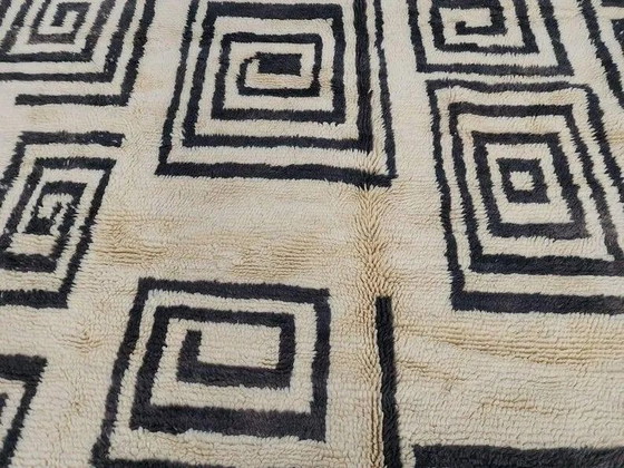 Moroccan Berber rug in cream and black 300x200 cm – spiral geometric pattern – Rugs & carpets, Wool, Cotton (photo 8 of 11)