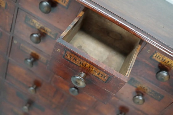 Image 1 of Antiguo botiquín/cómoda de madera noble inglesa, siglo XIX