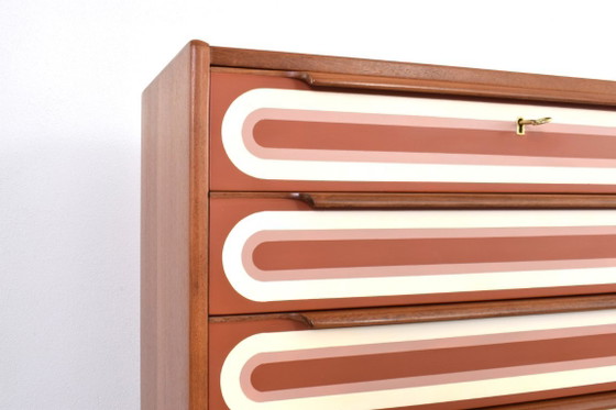 Cómoda de teca pintada a mano con estilo Op Art de mediados de siglo, década de 1960. – Wood (photo 11 of 17)