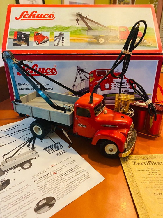 Schuco 7070 Electro-Construction Abschleppwagen – Cadeaus, Metal (photo 11 of 15)