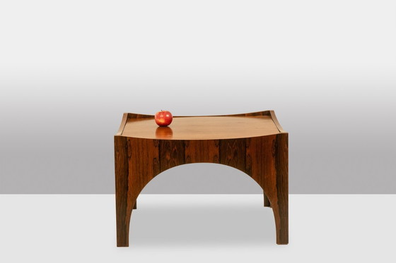 Image 1 of Paire de bouts de canapé ou tables basses en palissandre. Années 1970