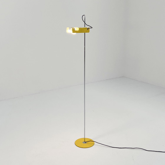 Image 1 of Gele Spider vloerlamp van Joe Colombo voor Oluce, 1970S