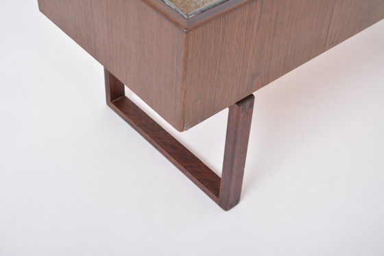 Image 1 of Elegante jardinera danesa de madera de mediados de siglo con tina de metal incrustada