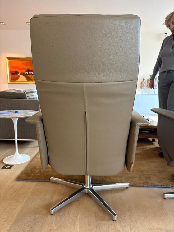 Twee (2) verstelbare relax-fauteuil in taupe leer, Durlet, Verstelbare relaxstoel, Metaal, Modern (foto 3 van 6)