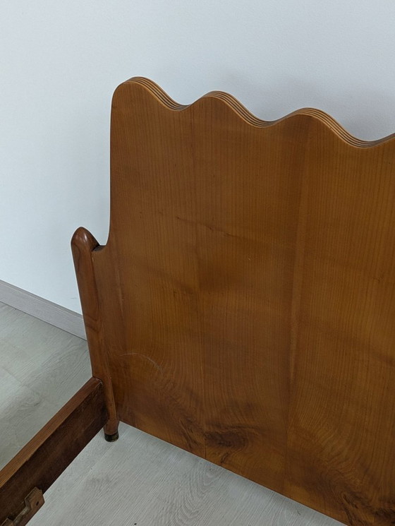 Image 1 of Bett - Holz - mit leicht glänzender Oberfläche, im Stil von Gio Ponti