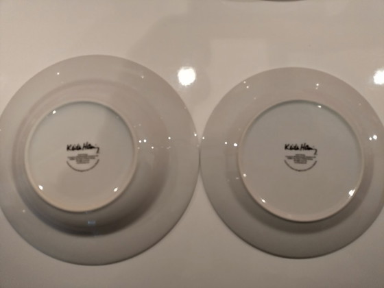 Image 1 of Keith Haring Geschirr: 2 flache Teller, 2 Kaffeetasse und Untertasse, 1 Espressotasse und Untertasse