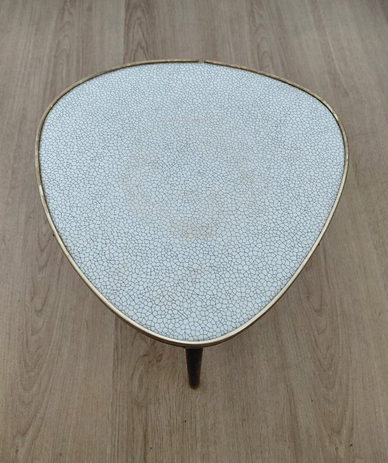 Image 1 of Table d'appoint des années 50