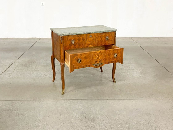 Image 1 of Arcón Gustaviano con tapa de mármol