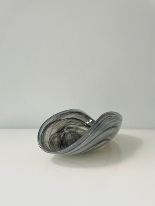 Kosta Boda design schaal – mondgeblazen glaskunst uit Zweden