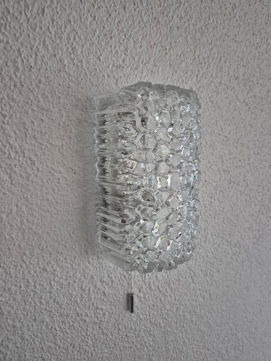 Image 1 of Glashütte Limburg wandarmatuur van ijsglas met trekschakelaar, vintage lamp uit 1960