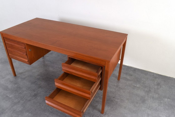 Scrivania direzionale in teak di metà secolo, disegnata da Torbjørn Afdal per Bruksbo, anni '60. – Scrivanie (photo 17 of 18)