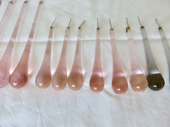 Image 1 of Set van 18 roze en grijze Murano glazen "druppelvormige" hangers.
