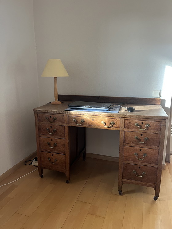 Image 1 of Bureau d'antiquités