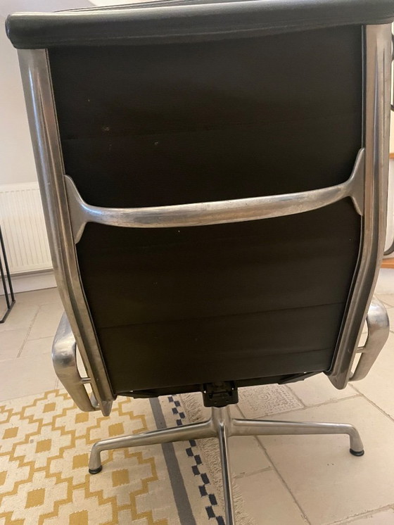 Image 1 of Vitra Eames EA 222 Soft Pad Black - Chroom