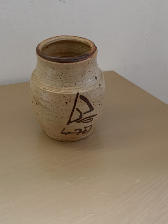 Vase en grès au décor du mythique dériveur Olympique 470 – Objets déco, Ceramic (photo 2 of 11)