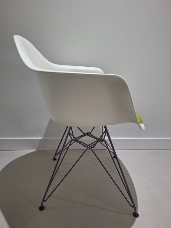 Image 1 of 4x Vitra Eames Dar Wit